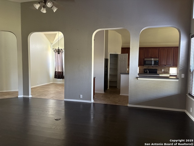 Listing photo id 15 for 4743 River Rock