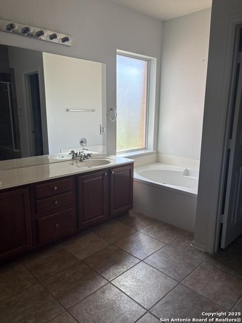 Listing photo id 19 for 4743 River Rock