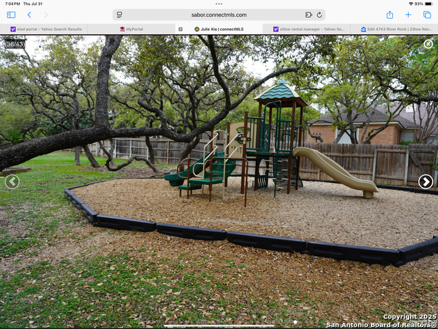 Listing photo id 3 for 4743 River Rock