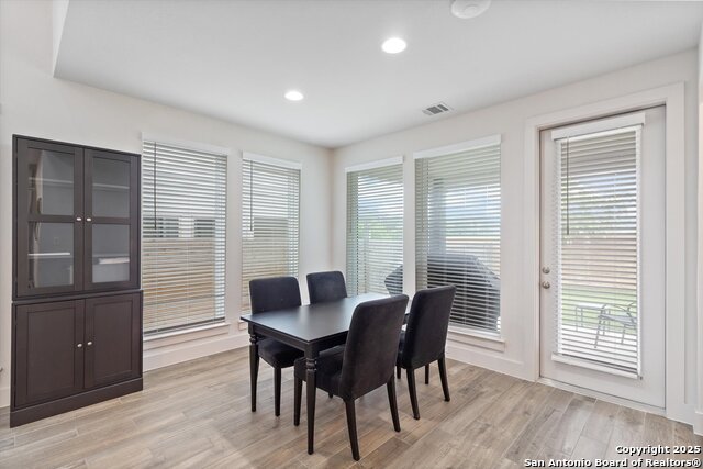 Listing photo id 10 for 1617 Seeger  