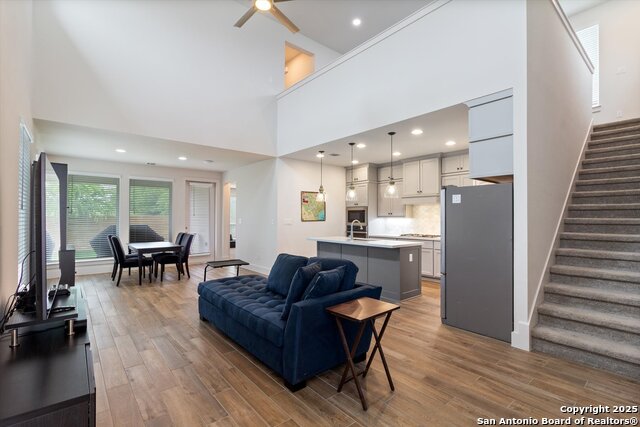 Listing photo id 4 for 1617 Seeger  