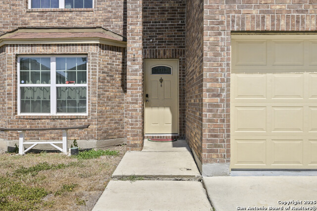 Listing photo id 1 for 6015 Kensinger Pass