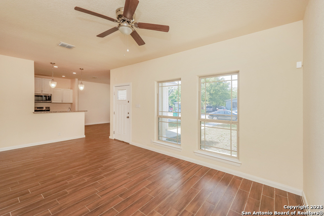 Image 3 of 21 For 2135 Crockett