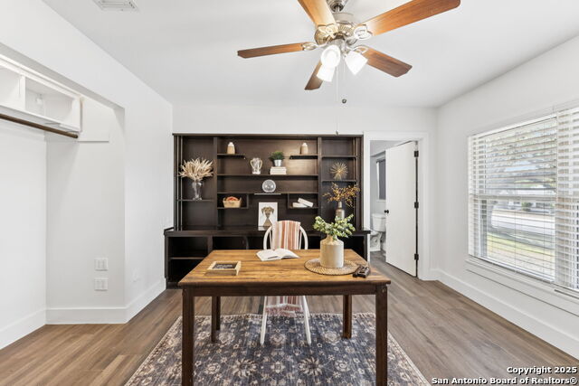 Listing photo id 26 for 201 Jeanette