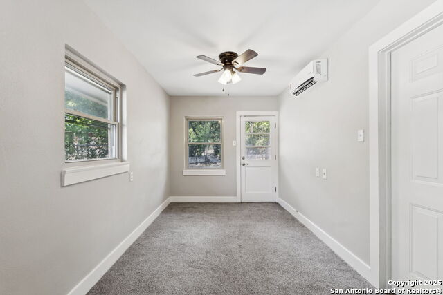 Listing photo id 29 for 201 Jeanette