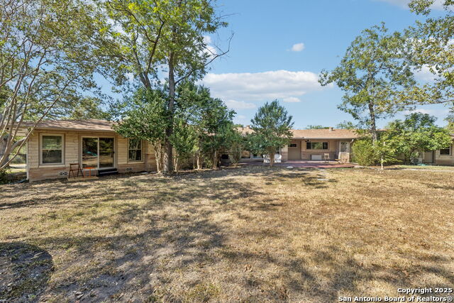 Listing photo id 32 for 201 Jeanette