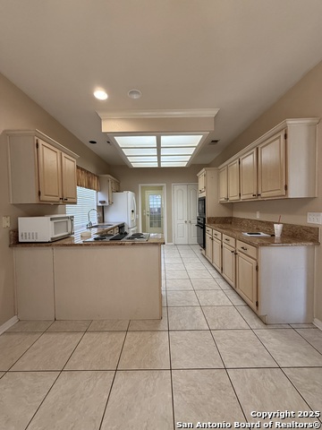 Listing photo id 8 for 4415 Shavano