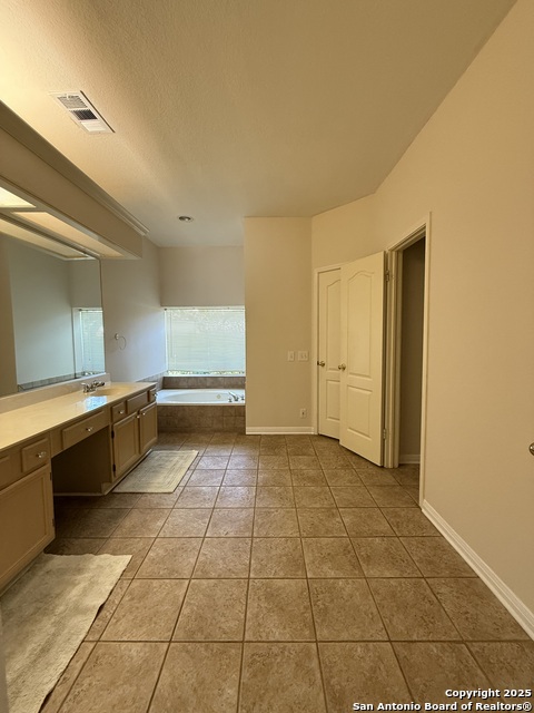 Listing photo id 21 for 4415 Shavano