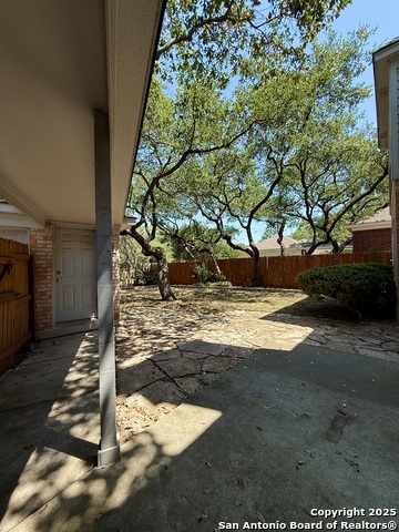 Listing photo id 1 for 4415 Shavano