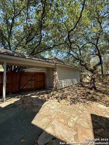 Listing photo id 2 for 4415 Shavano