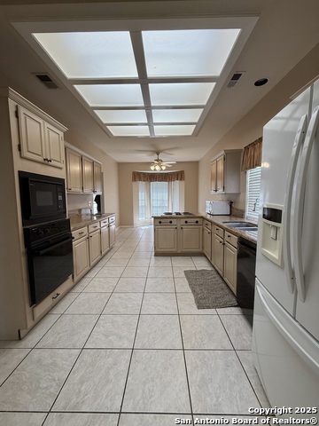 Listing photo id 7 for 4415 Shavano