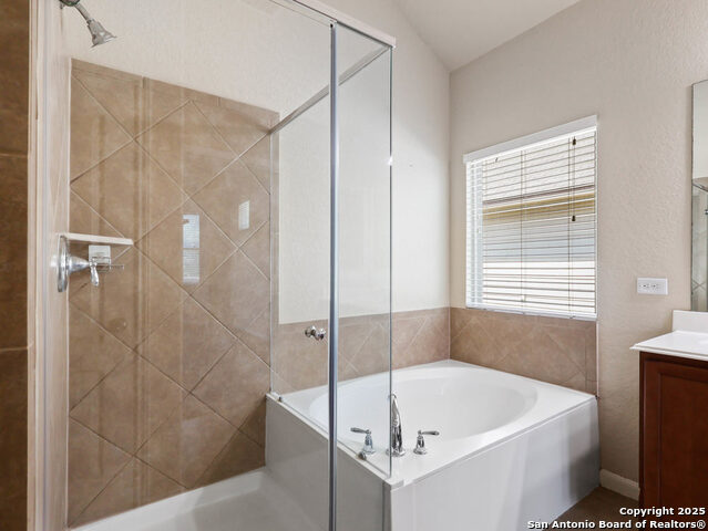 Image 17 of 25 For 819 Highland Vista