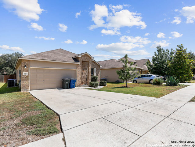 Image 2 of 25 For 819 Highland Vista