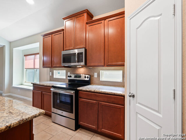 Image 8 of 25 For 819 Highland Vista