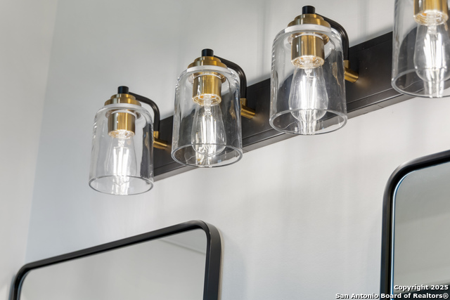 Image 11 of 15 For 10899 Hausman S 204