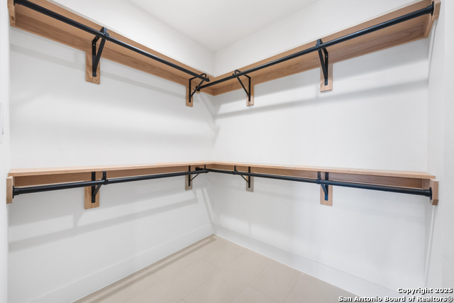 Image 12 of 15 For 10899 Hausman S 204