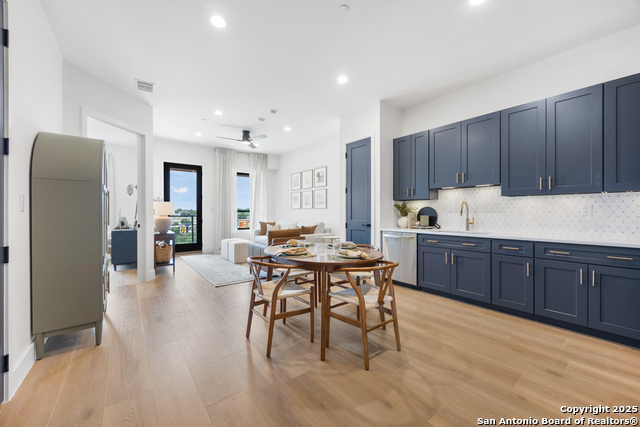 Image 4 of 15 For 10899 Hausman S 204