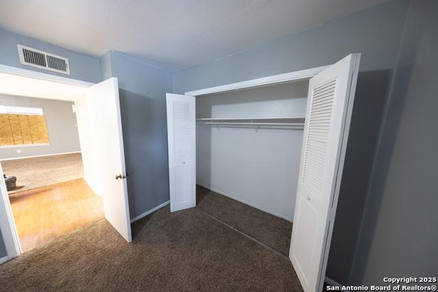 Listing photo id 12 for 170 De Chantle  Apt 708