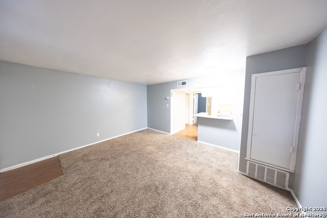 Listing photo id 2 for 170 De Chantle  Apt 708