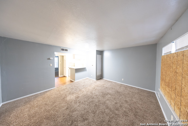 Listing photo id 3 for 170 De Chantle  Apt 708