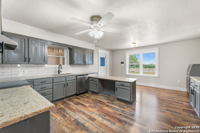 Image 8 of 51 For 1015 Fm 2200