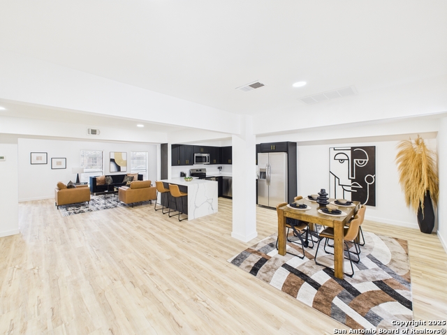 Image 11 of 25 For 385 Fenwick