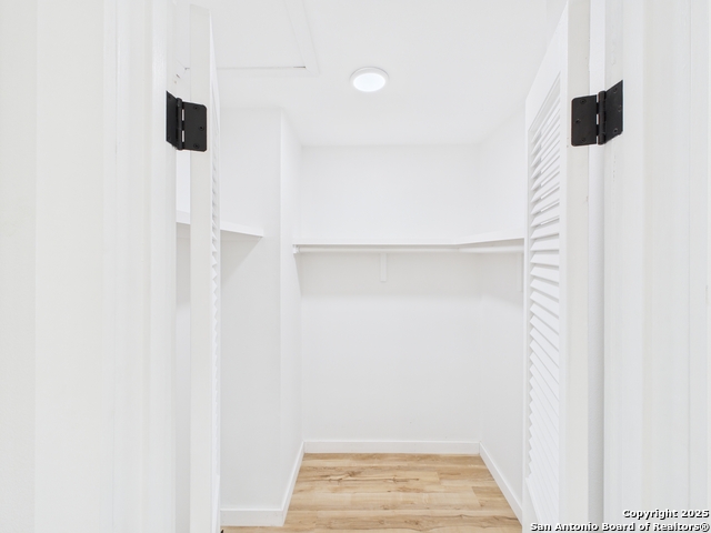 Image 14 of 25 For 385 Fenwick