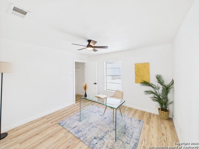 Image 15 of 25 For 385 Fenwick