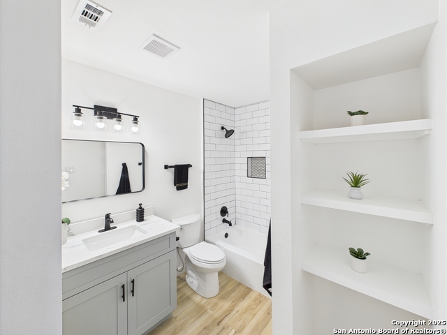 Image 17 of 25 For 385 Fenwick