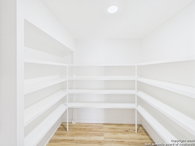 Image 18 of 25 For 385 Fenwick