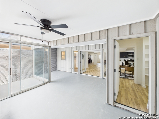 Image 21 of 25 For 385 Fenwick