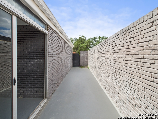 Image 22 of 25 For 385 Fenwick