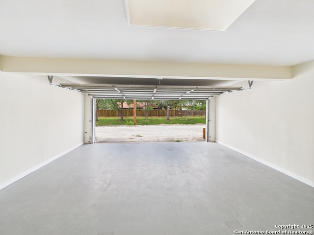 Image 23 of 25 For 385 Fenwick