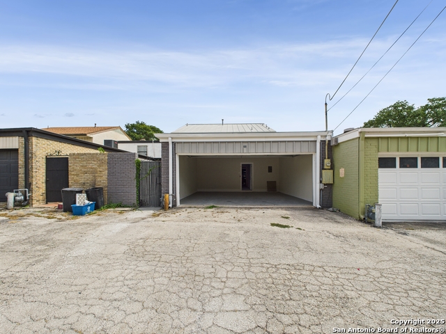 Image 24 of 25 For 385 Fenwick