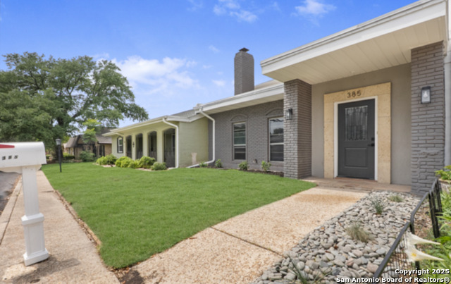 Image 3 of 25 For 385 Fenwick