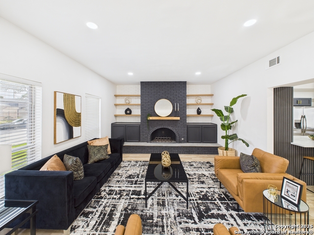 Image 5 of 25 For 385 Fenwick