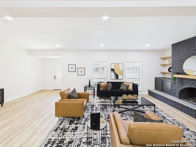 Image 6 of 25 For 385 Fenwick