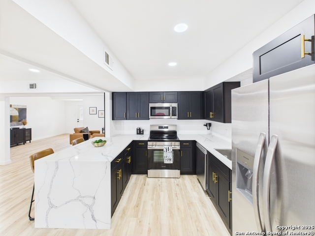 Image 8 of 25 For 385 Fenwick