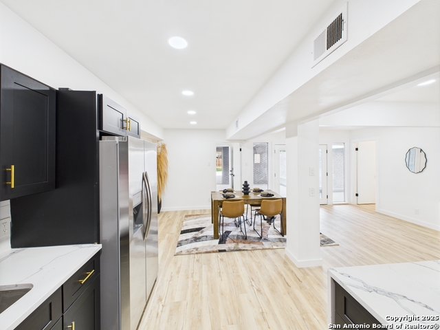 Image 9 of 25 For 385 Fenwick