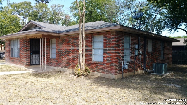 Listing photo id 0 for 1711 Vera Cruz