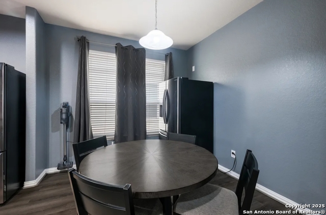 Listing photo id 12 for 8252 Breezy Cove