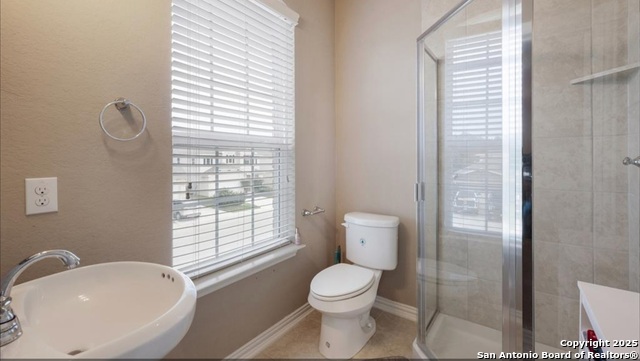 Listing photo id 15 for 8252 Breezy Cove