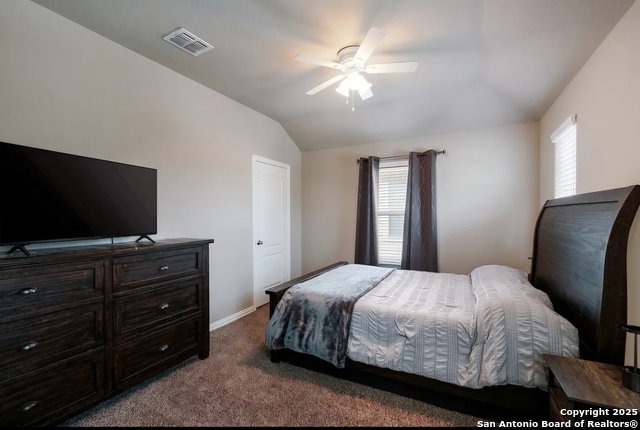 Listing photo id 23 for 8252 Breezy Cove