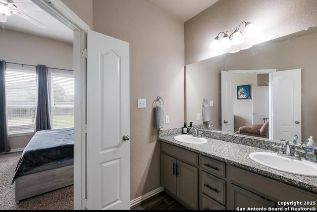 Listing photo id 27 for 8252 Breezy Cove