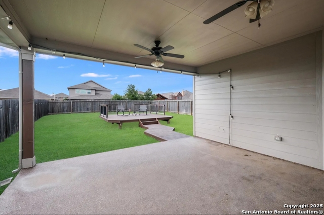 Listing photo id 5 for 8252 Breezy Cove