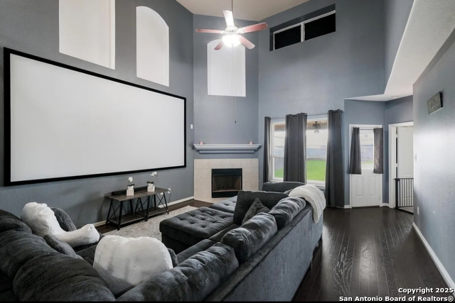 Listing photo id 7 for 8252 Breezy Cove