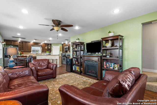 Image 20 of 38 For 556 Apollo Drive