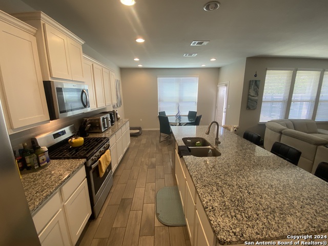 Listing photo id 12 for 9428 Hunter  