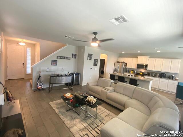 Listing photo id 5 for 9428 Hunter  