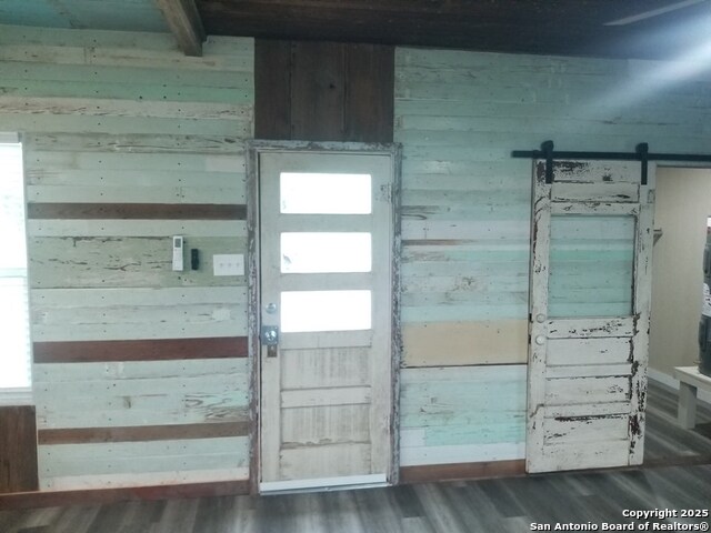 Listing photo id 8 for 443 Bee  